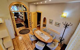 Tomovi Home - Three Bedrooms City Center